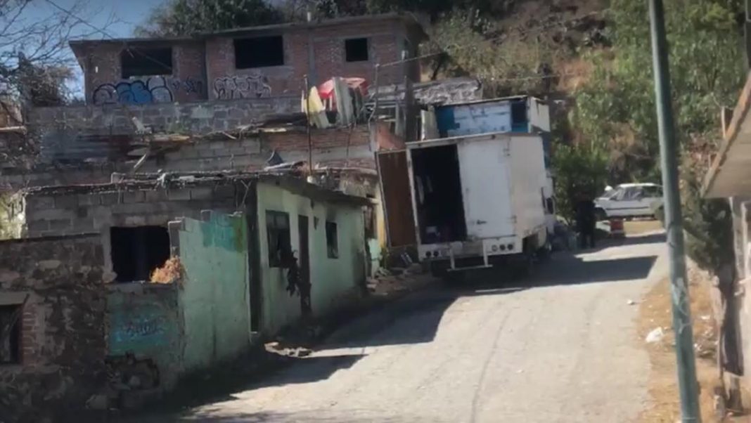 Desmantela SSPM-SJR banda de robacoches *Fueron detenidas 8 personas que estaban desvalijado una camioneta que había sido robada horas antes en San Pedro Ahuacatlán. Desmantela SSPM-SJR banda de robacoches *Fueron detenidas 8 personas que estaban desvalijado una camioneta que había sido robada horas antes en San Pedro Ahuacatlán.
