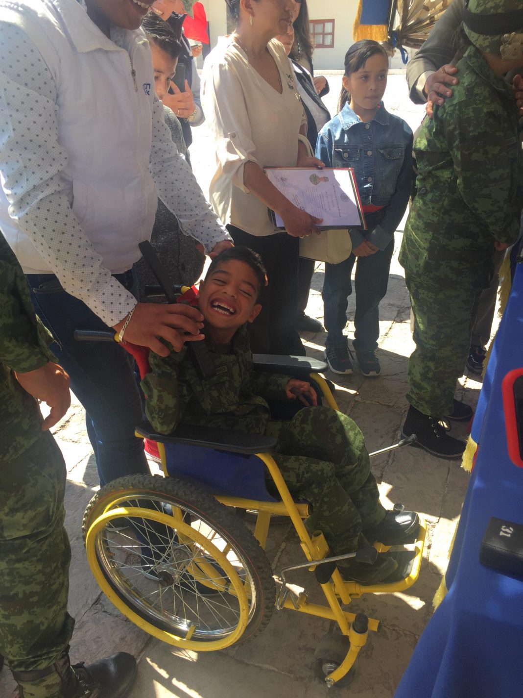 Desde el 7 mo regimiento mecanizado de la Llave, los niños serán Tadeo de 6 años con parálisis cerebral y Zaire Orozco se 13 con síndrome de down, Soldado por un día. Desde el 7 mo regimiento mecanizado de la Llave, los niños serán Tadeo de 6 años con parálisis cerebral y Zaire Orozco se 13 con síndrome de down, Soldado por un día.