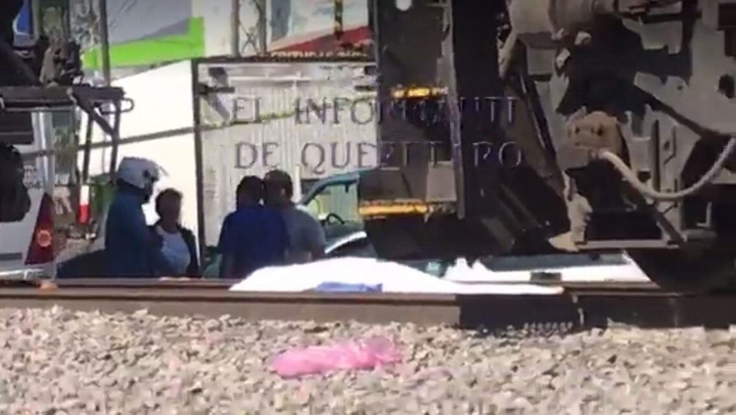 Fallece Comerciante del Mercado Juárez, tras ser arrollado por el tren. Fallece Comerciante del Mercado Juárez, tras ser arrollado por el tren.