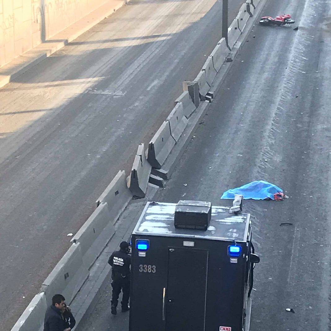 Muere motociclista en el paso a desnivel por la unidad deportiva,era coordinador de gallos blancos en San Juan del Río Muere motociclista en el paso a desnivel por la unidad deportiva,era coordinador de gallos blancos en San Juan del Río