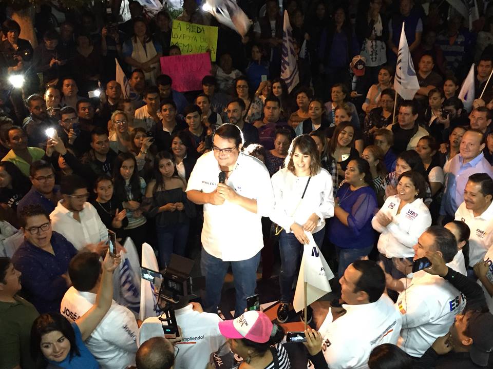 Abre campaña Memo Vega en el jardín fundadores Abre campaña Memo Vega en el jardín fundadores