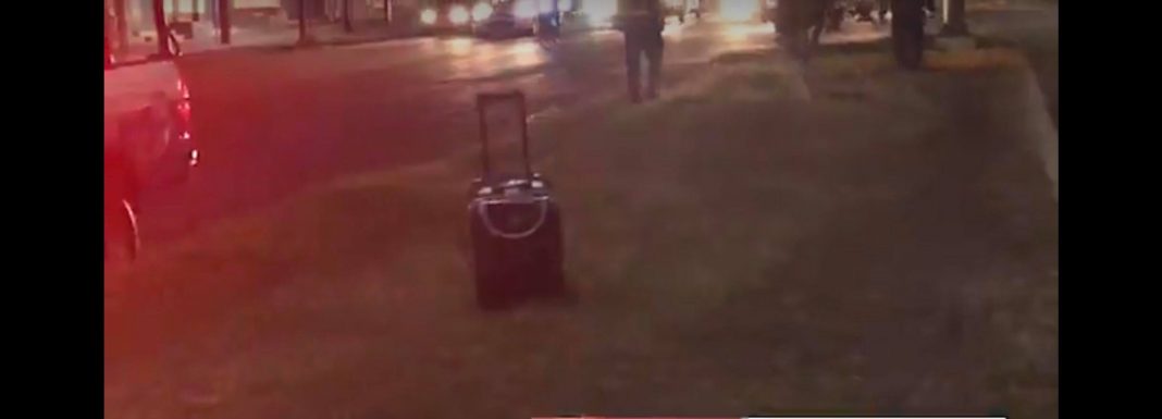 Encuentran sospechosa maleta en el camellón de Av. Central Encuentran sospechosa maleta en el camellón de Av. Central