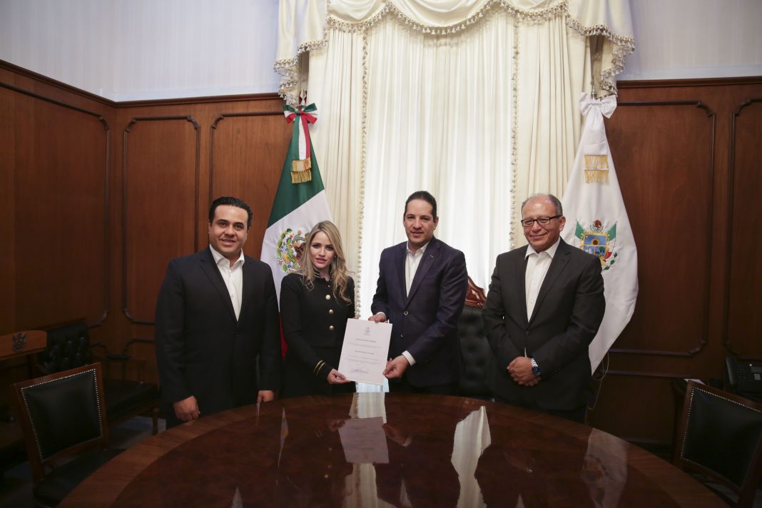 En la toma de protesta de Luis Bernardo Nava a la alcaldía de Querétaro. En la toma de protesta de Luis Bernardo Nava a la alcaldía de Querétaro.