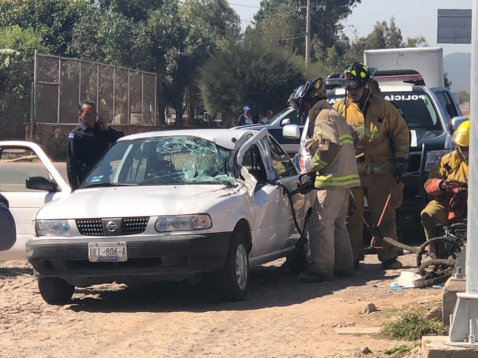 En Vivo persona prensada en accidente carretera 200 frente a la unidad deportiva de Tequisquiapan En Vivo persona prensada en accidente carretera 200 frente a la unidad deportiva de Tequisquiapan
