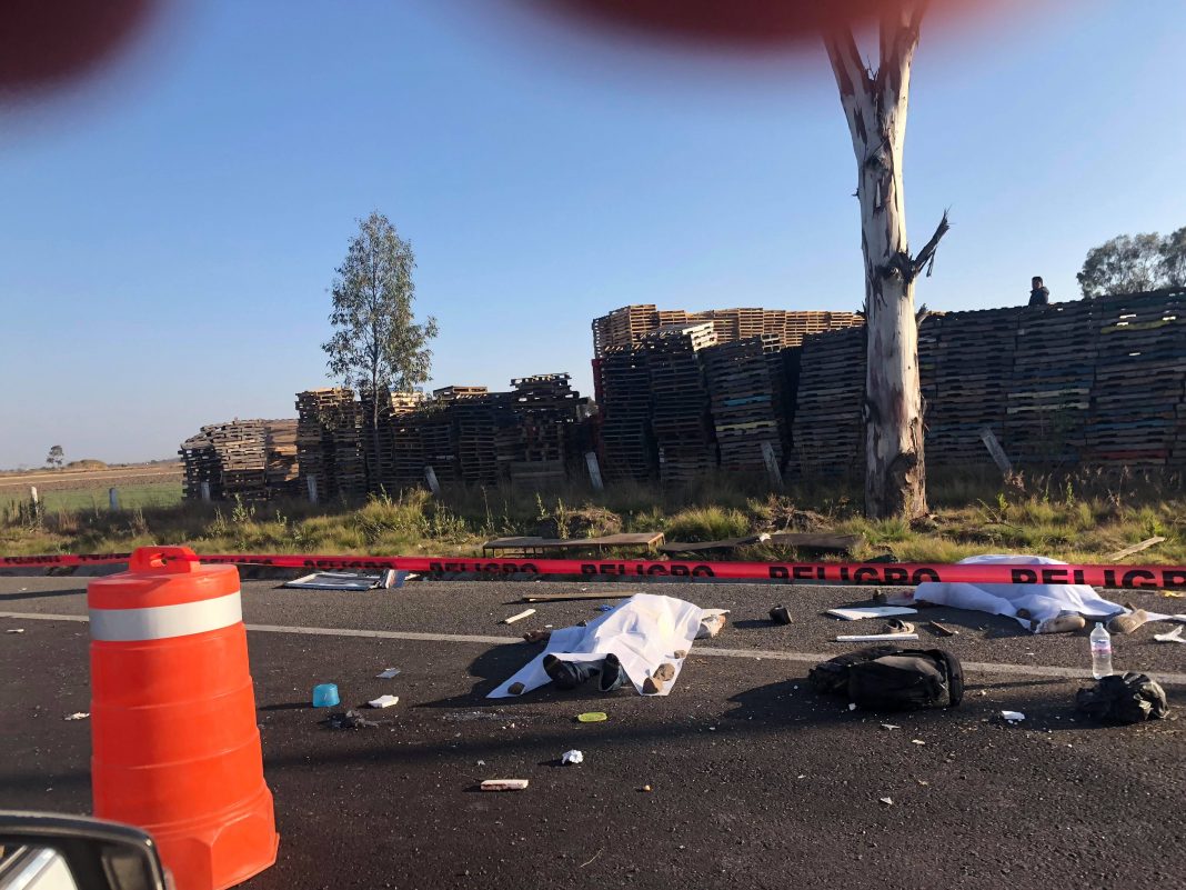 Fuerte Accidente en la palmillas Toluca 2 personas pierden la vida Fuerte Accidente en la palmillas Toluca 2 personas pierden la vida