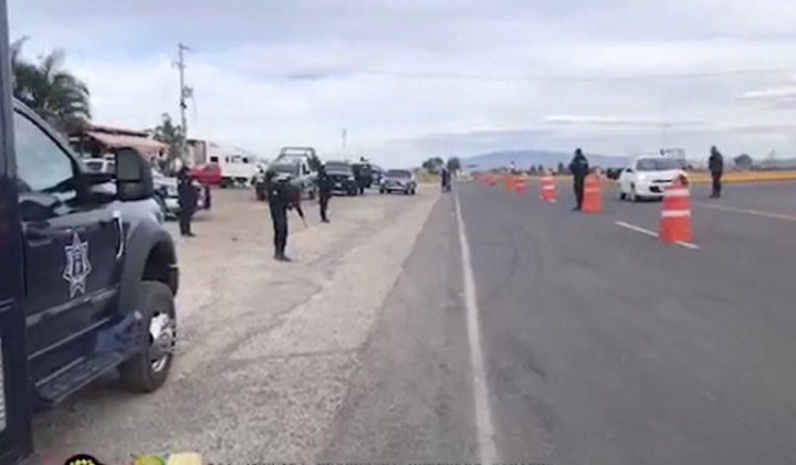 En Vivo Operativo interinstitucional por parte de la SSPM de SJR y Policía Estatal (PoEs) carretera SJR – Huichapán En Vivo Operativo interinstitucional por parte de la SSPM de SJR y Policía Estatal (PoEs) carretera SJR – Huichapán