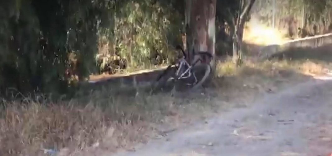 Fallece una persona en constituyentes, dejo su bicicleta recargada en un árbol y cayó en un canal, había botella de alcohol a un lado Fallece una persona en constituyentes, dejo su bicicleta recargada en un árbol y cayó en un canal, había botella de alcohol a un lado