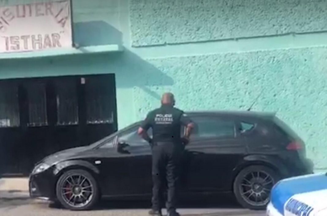 Fuerte movilización policiaca en el pedregoso,detienen a una persona Fuerte movilización policiaca en el pedregoso,detienen a una persona