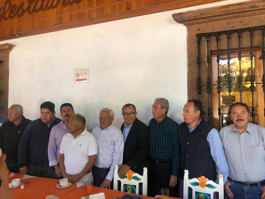 Gremio de taxistas y taxivaneros a favor del puente vehicular del puente de la historia convoca Regidor Erick Juárez Gremio de taxistas y taxivaneros a favor del puente vehicular del puente de la historia convoca Regidor Erick Juárez