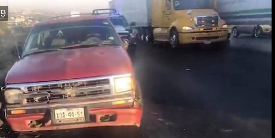Sobre la 57 Aseguran una camioneta robada en San Juan del Río, Policia Estatal en Coordinación con la Policia Municipal de San Juan del Río Sobre la 57 Aseguran una camioneta robada en San Juan del Río, Policia Estatal en Coordinación con la Policia Municipal de San Juan del Río