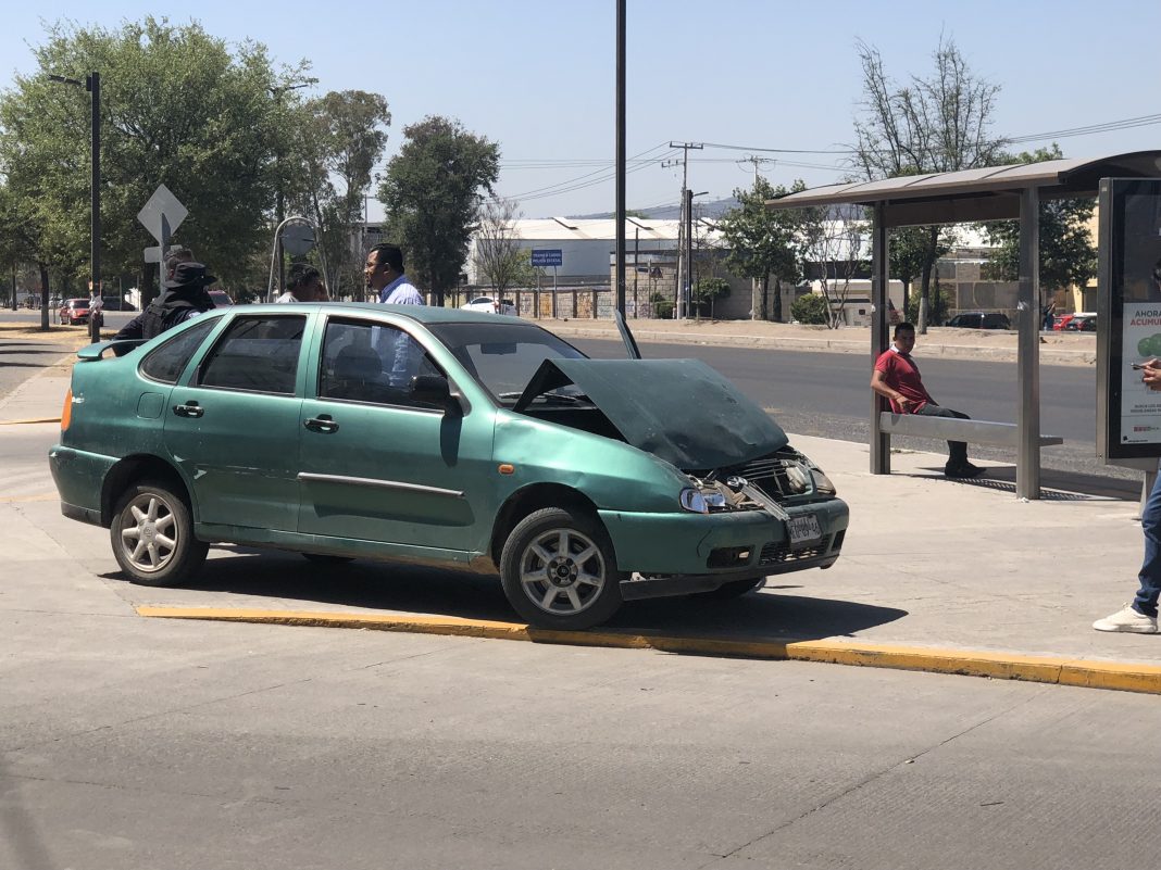 Accidente en frente de Walmart Accidente en frente de Walmart