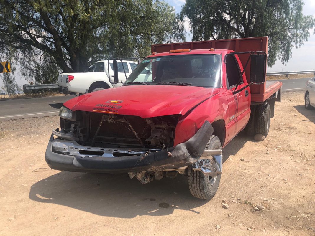 CAMIÓN MATERIALISTA CAUSA FUERTE ACCIDENTE AL SOLTAR UNA PIEDRA DE CANTERA CAMIÓN MATERIALISTA CAUSA FUERTE ACCIDENTE AL SOLTAR UNA PIEDRA DE CANTERA