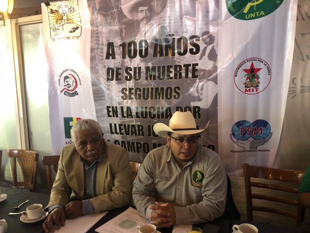 El dirigente de la unión de trabajadores agrícolas Oscar Gutiérrez, no está de acuerdo con las políticas de este nuevo gobierno en este sector Acompañado de Esteban Dario El dirigente de la unión de trabajadores agrícolas Oscar Gutiérrez, no está de acuerdo con las políticas de este nuevo gobierno en este sector Acompañado de Esteban Dario