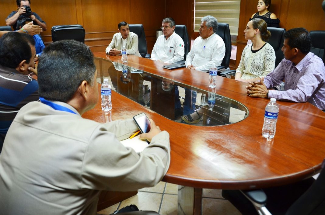 COMBATIR LA PLAGA DE MOSCOS EN TEQUISQUIAPAN SOBRE LA RIVERA DEL RÍO OBJETIVO DEL GOBIERNO MUNICIPAL COMBATIR LA PLAGA DE MOSCOS EN TEQUISQUIAPAN SOBRE LA RIVERA DEL RÍO OBJETIVO DEL GOBIERNO MUNICIPAL