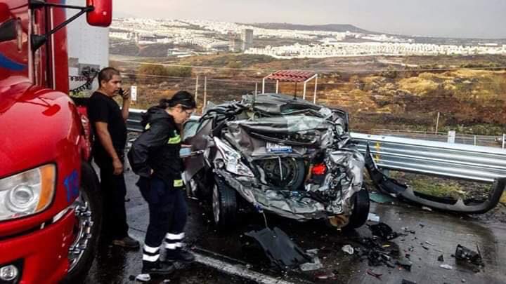 CERRADA LA AUTOPISTA 57 DIRECCION QUERETARO DESPUES DE CONIN, TRAILER QUEDA ATRAVESADO OBSTRUYENDO LA CARRETERA. CERRADA LA AUTOPISTA 57 DIRECCION QUERETARO DESPUES DE CONIN, TRAILER QUEDA ATRAVESADO OBSTRUYENDO LA CARRETERA.