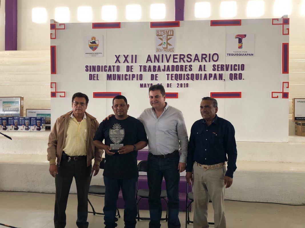 Alcalde de Tequisquiapan convive con trabajadores en su XXII aniversario Alcalde de Tequisquiapan convive con trabajadores en su XXII aniversario