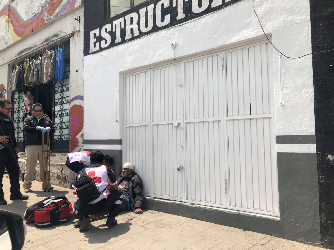 Indigente se descalabra al perder el control Indigente se descalabra al perder el control