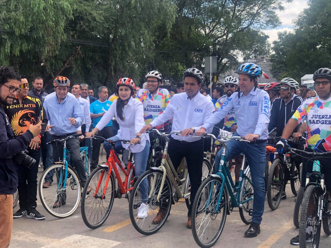 ENTREGA PANCHO DOMÍNGUEZ #AMPLIACION DE #CARRETERA EL SAUZ – PEDRO ESCOBEDO ENTREGA PANCHO DOMÍNGUEZ #AMPLIACION DE #CARRETERA EL SAUZ – PEDRO ESCOBEDO