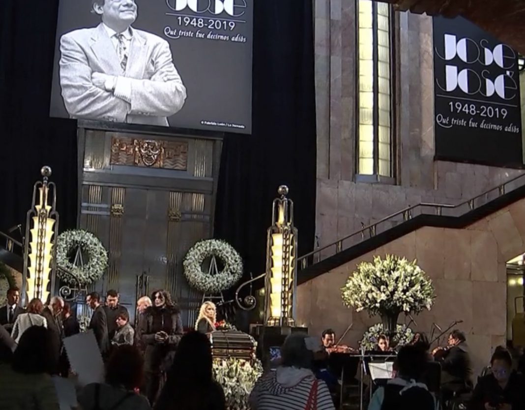En vivo homenaje a José José 1948-2019 en el Palacio de Bellas Artes En vivo homenaje a José José 1948-2019 en el Palacio de Bellas Artes