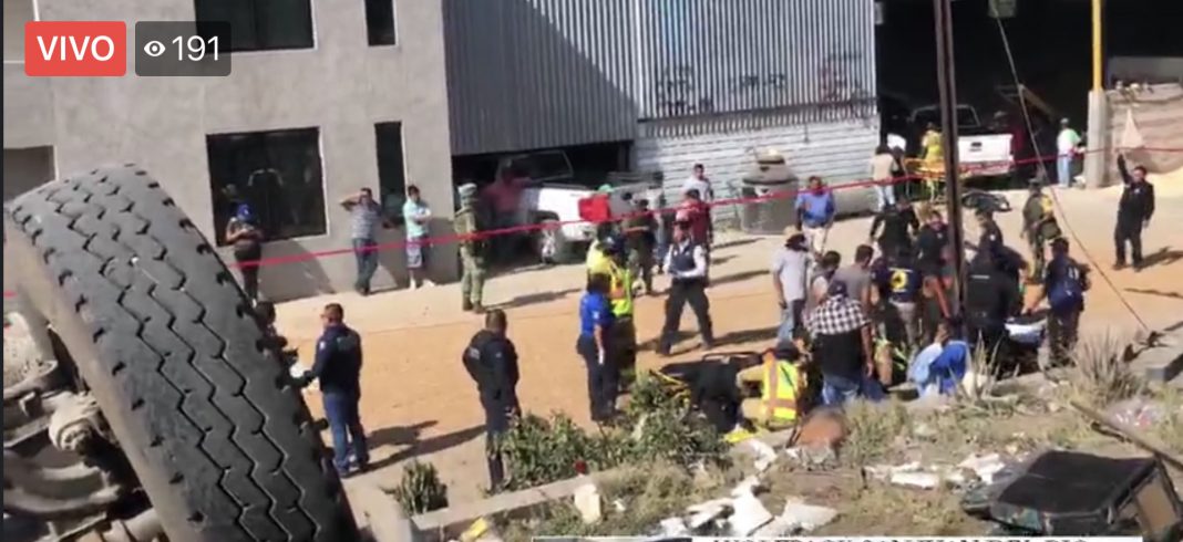 Tren impacta a camión de transporte público deja 8 muertos y varios heridos en la valla Tren impacta a camión de transporte público deja 8 muertos y varios heridos en la valla