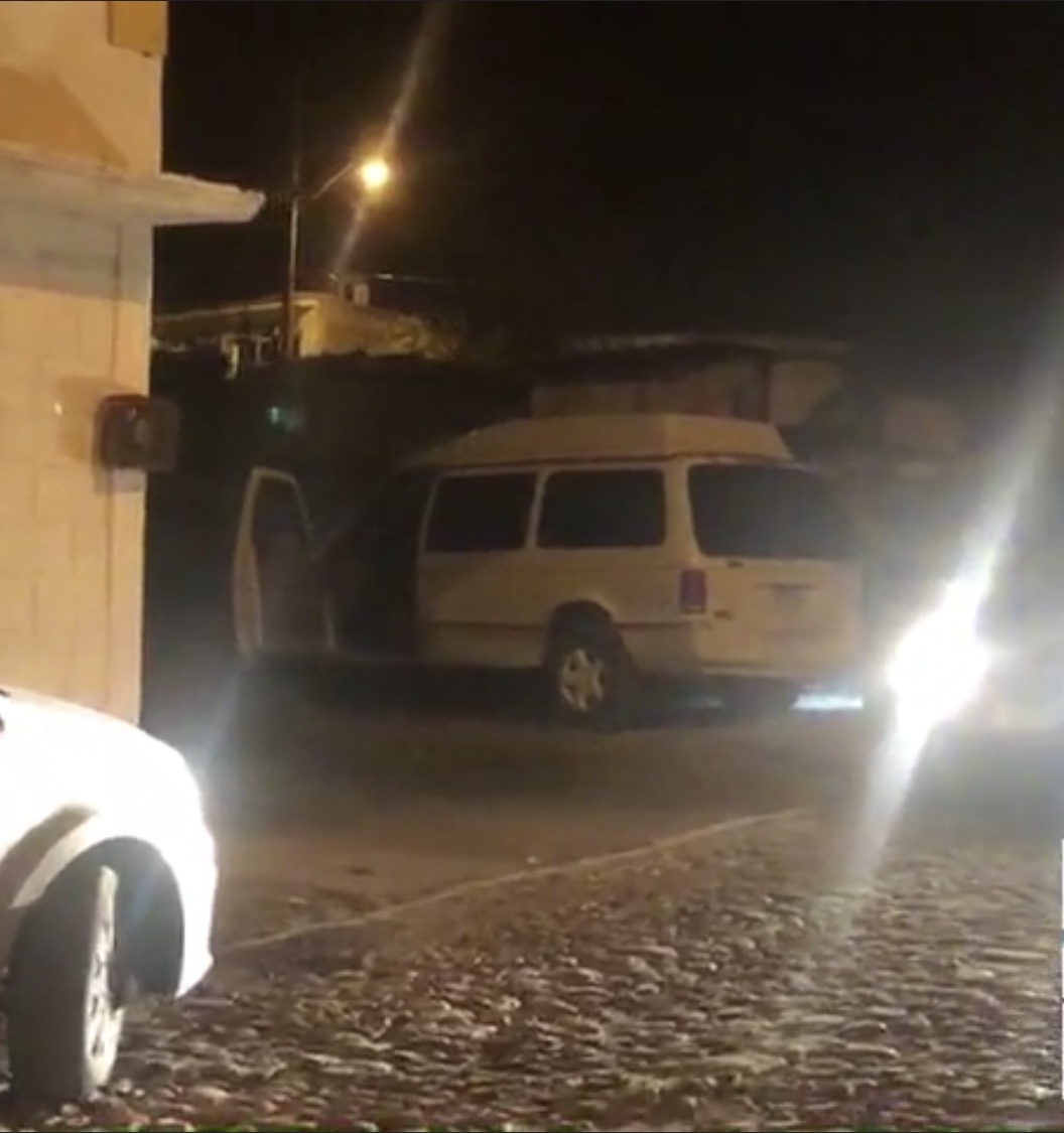 Reportan Asalto en Joyería de Galerías, iban en camioneta blanca que abandonan rumbo Casa Blanca Reportan Asalto en Joyería de Galerías, iban en camioneta blanca que abandonan rumbo Casa Blanca