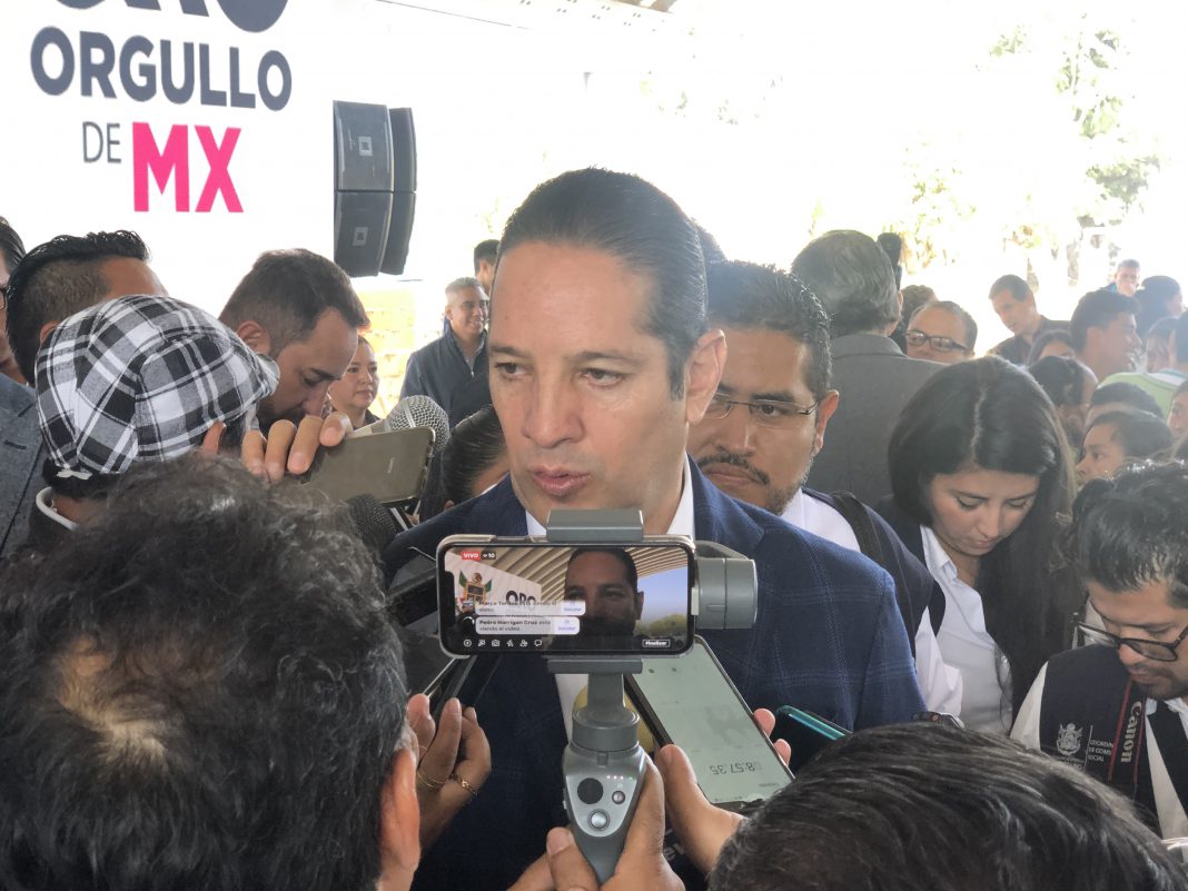 En Entrevista Pancho Domínguez en la fuente Tequisquiapan En Entrevista Pancho Domínguez en la fuente Tequisquiapan