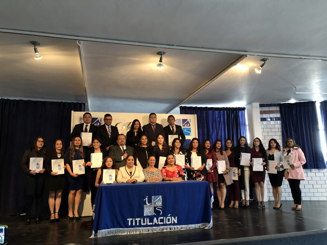 Ceremonia de titulación de 22 alumnos del Instituto Sanjuanense de Estudios Superiores A.C. Ceremonia de titulación de 22 alumnos del Instituto Sanjuanense de Estudios Superiores A.C.