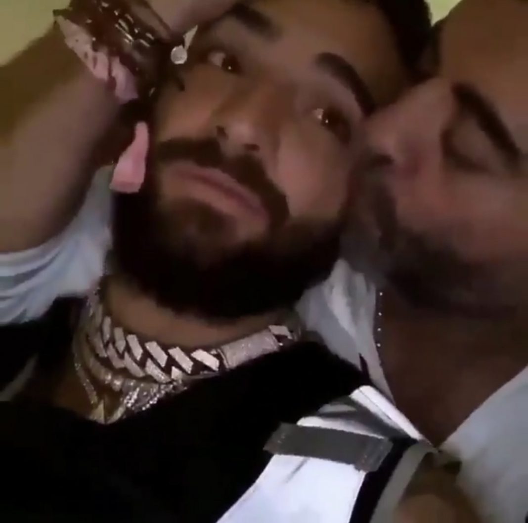 Suben a las redes video de Maluma muy acaramelado con amigo Suben a las redes video de Maluma muy acaramelado con amigo