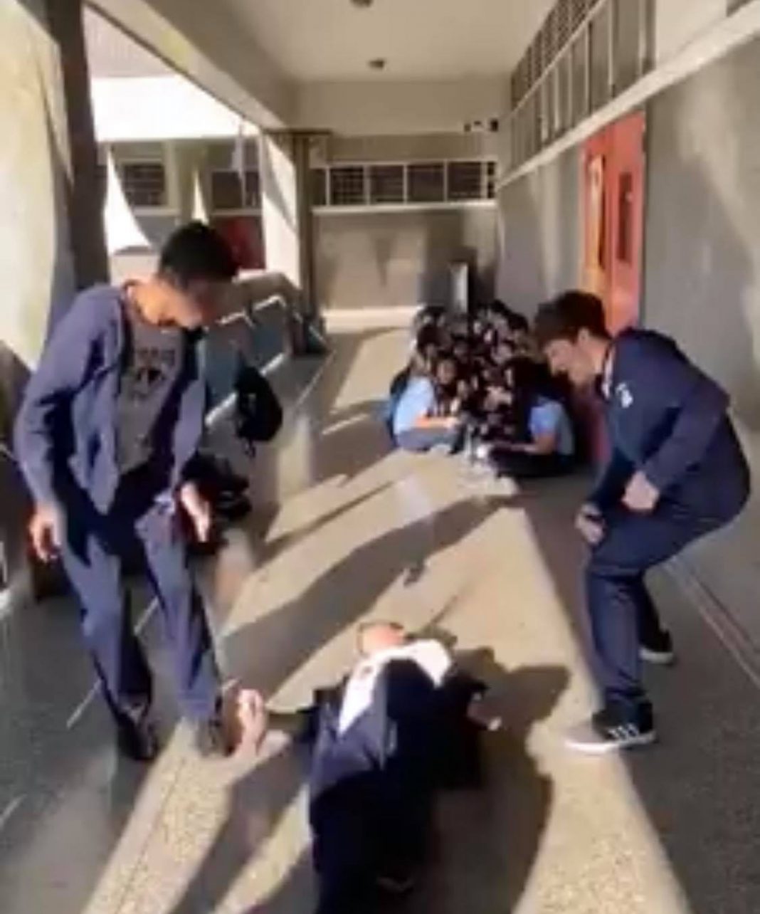 Cuida a tus hijos, nuevo reto se hace viral pero puede dejarlos lesionados de por vida, checa el vídeo Cuida a tus hijos, nuevo reto se hace viral pero puede dejarlos lesionados de por vida, checa el vídeo