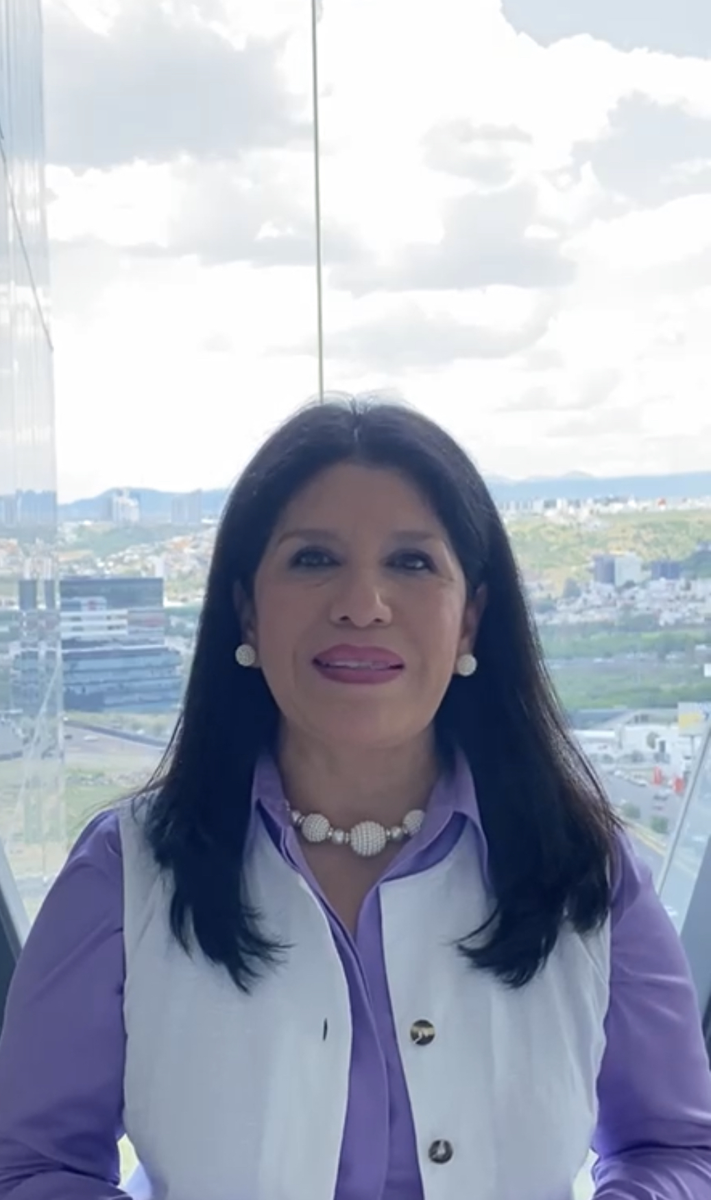 Mary Ibarra agradece a sus colaboradores y Felícita a Mauricio Kuri Mary Ibarra agradece a sus colaboradores y Felícita a Mauricio Kuri