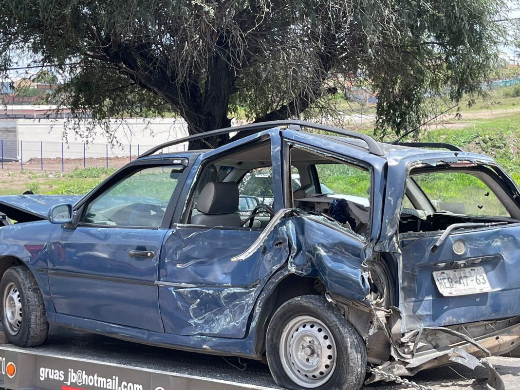 SE REGISTRA ACCIDENTE EN LA 57 KM 160 DIRECCION QUERETARO, TRAILER IMPACTA CAMIONETA SE REGISTRA ACCIDENTE EN LA 57 KM 160 DIRECCION QUERETARO, TRAILER IMPACTA CAMIONETA