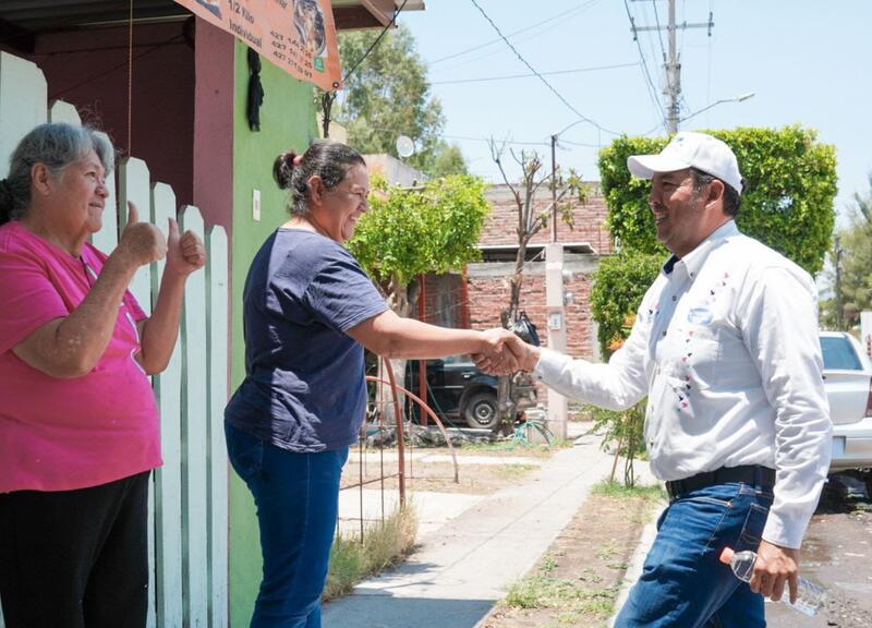 Roberto Cabrera comparte sus propuestas con habitantes de Praderas del Sol y colonias aledañas