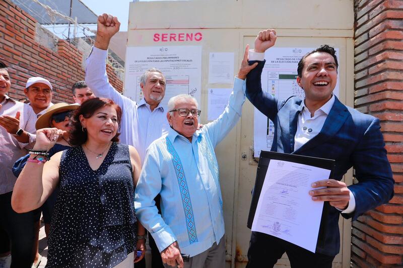 Recibe Felifer Macías constancia de mayoría como próximo alcalde de Querétaro