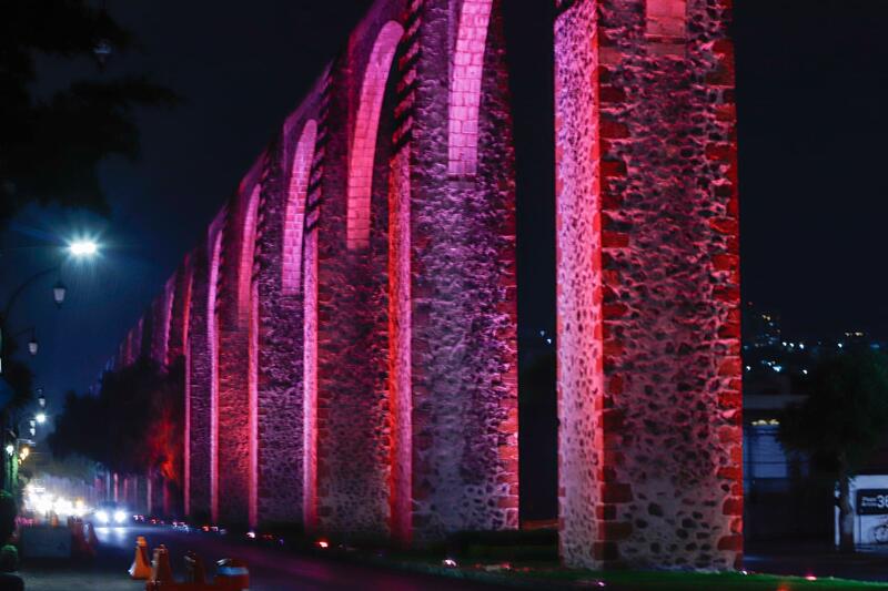 Inaugura Luis Nava iluminación en Los Arcos