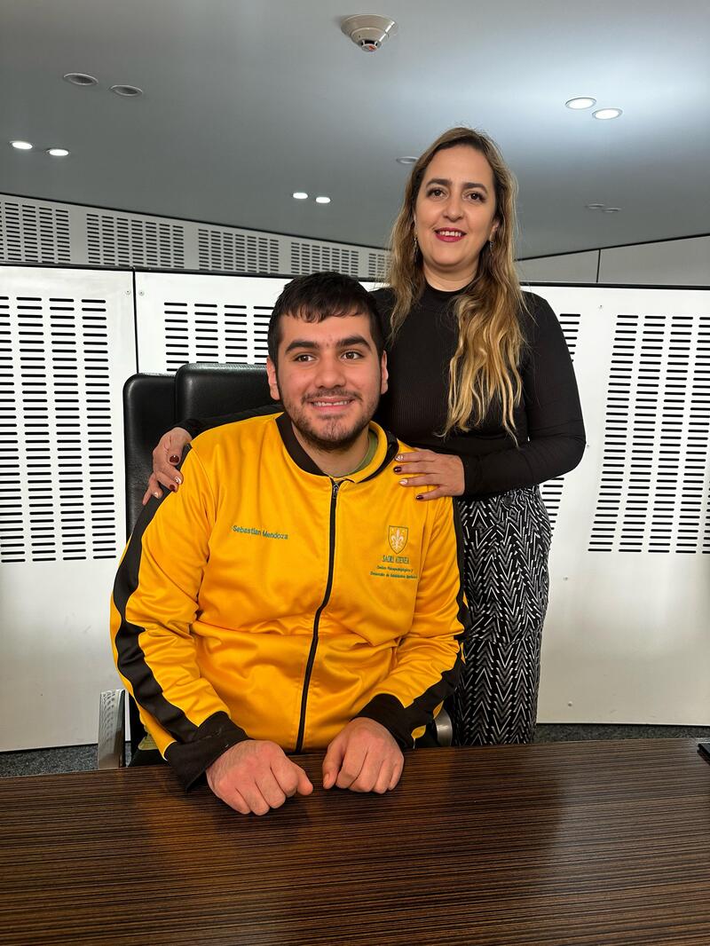 Diputada Perla Flores Suárez, coordinadora del Grupo Legislativo del PVEM, recibe a jóvenes de la escuela de educación especial Saori Atenea