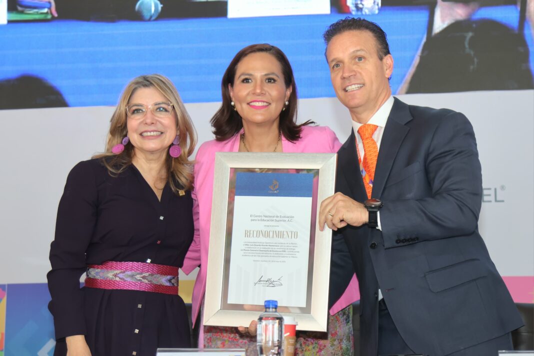 Encabeza Martha Soto entrega de Premios CENEVAL al Desempeño de Excelencia EGEL Encabeza Martha Soto entrega de Premios CENEVAL al Desempeño de Excelencia EGEL