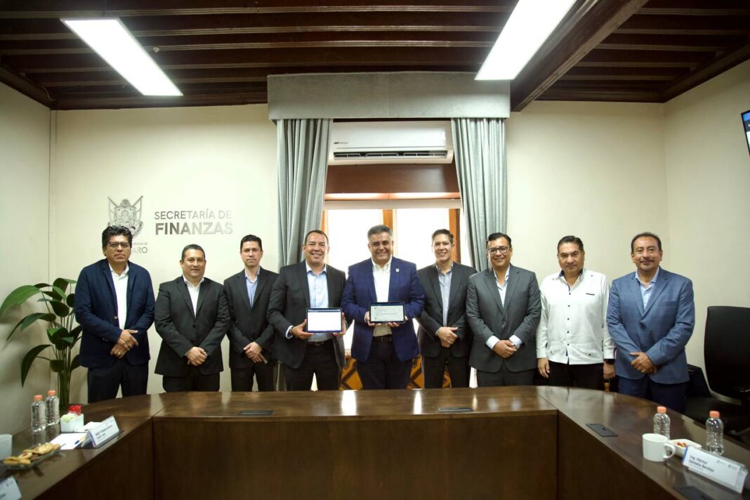 Gobierno Municipal de San Juan del Río y Secretaría de Finanzas Estatal firman convenio para digitalizar trámites Gobierno Municipal de San Juan del Río y Secretaría de Finanzas Estatal firman convenio para digitalizar trámites