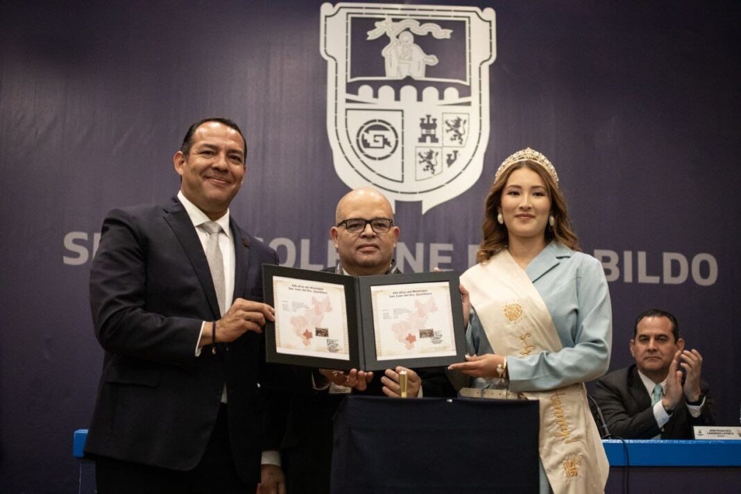 Cancelan sello postal conmemorativo de la fundación de San Juan del Río y reconocen a sanjuanenses distinguidos Cancelan sello postal conmemorativo de la fundación de San Juan del Río y reconocen a sanjuanenses distinguidos