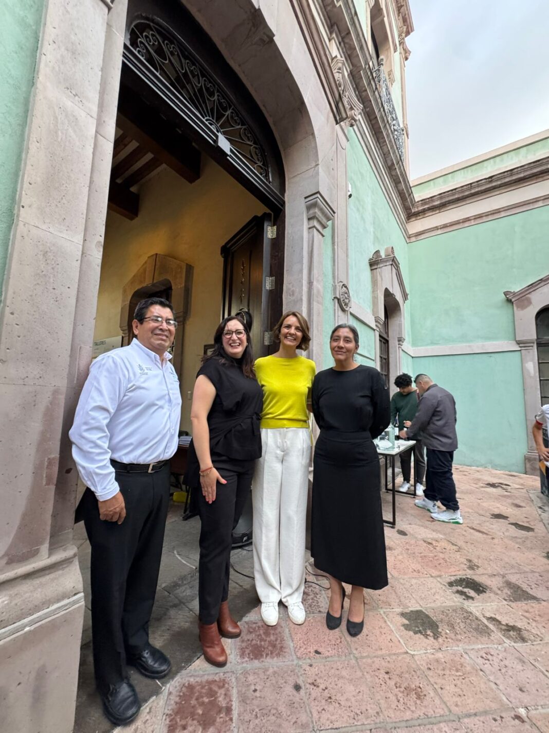 Inaugura López Birlain la muestra Entre cuerpos extraños, de Mariana Yampolsky Inaugura López Birlain la muestra Entre cuerpos extraños, de Mariana Yampolsky