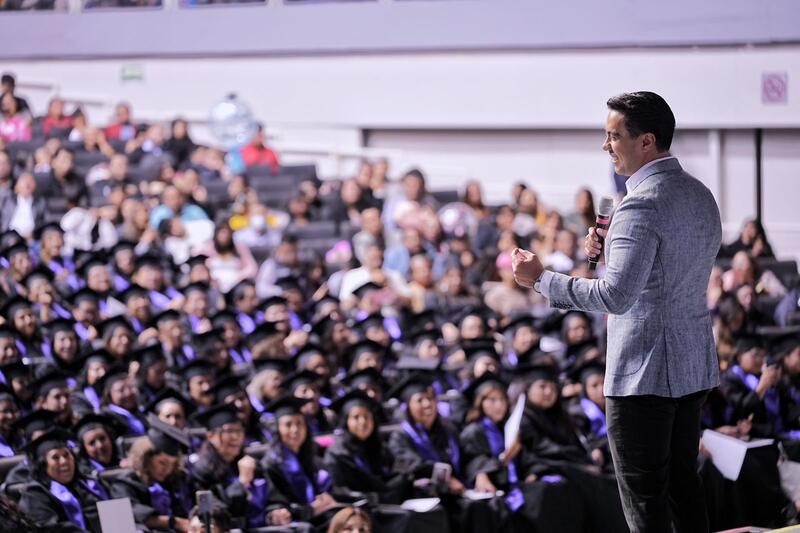 Reconoce Felifer Macías el esfuerzo de las graduadas de la Universidad de las Mujeres 2021-2025 Borrador automático