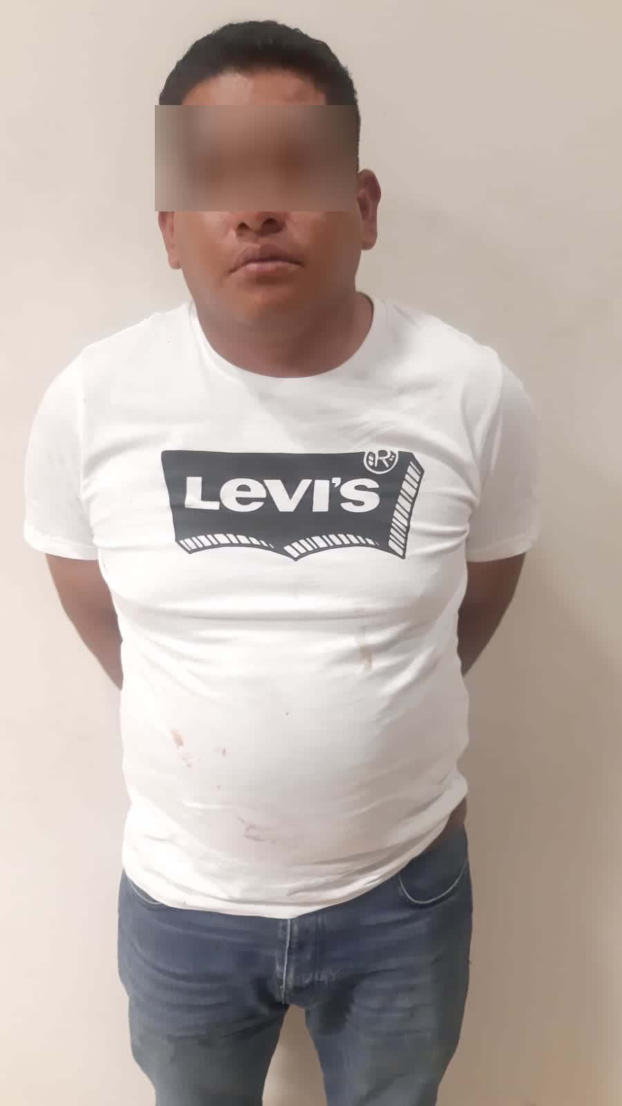 Detienen a masculino por violencia familiar en la colonia Granjas Banthi Detienen a masculino por violencia familiar en la colonia Granjas Banthi