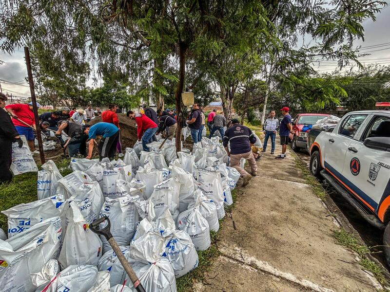 Vecinos de Manantiales participan en llenado de 650 costales para la temporada de lluvias Borrador automático