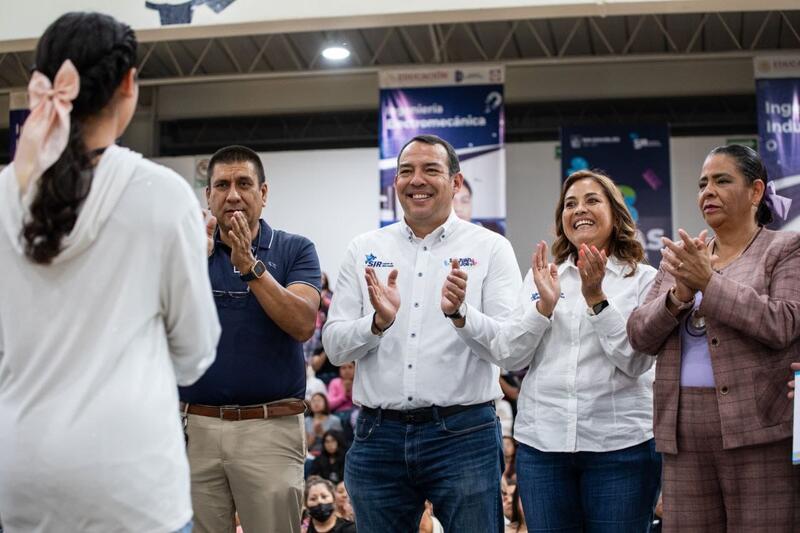 Roberto Cabrera inicia la entrega de apoyos del Programa “Becas del Bien Común 2025” Borrador automático