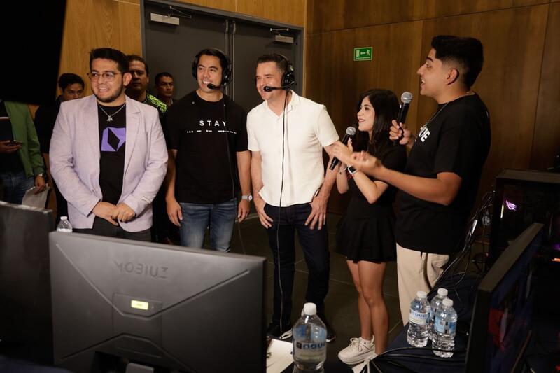 Asiste Felifer Macías a la final del Campeonato Nacional de gaming