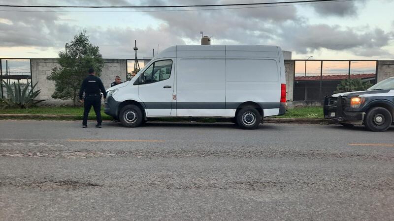 Elementos de la SSPM-SJR aseguran camioneta con reporte de robo Elementos de la SSPM-SJR aseguran camioneta con reporte de robo