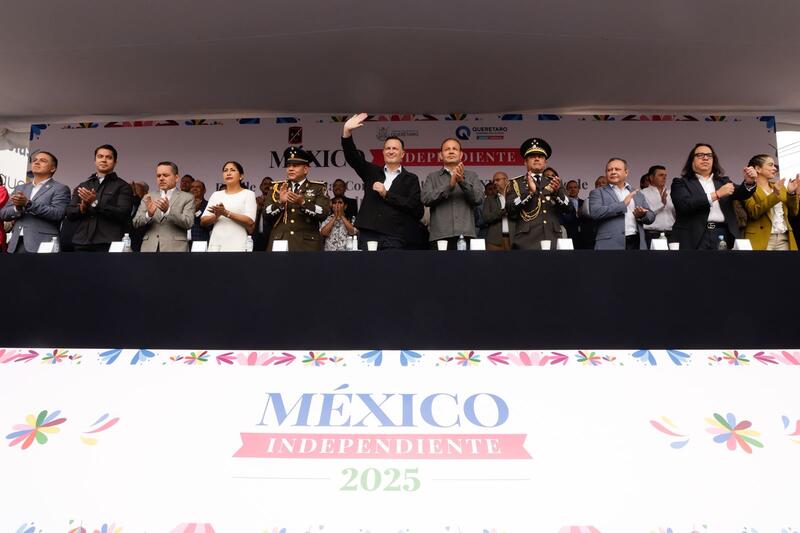 Acude Felifer Macías al Desfile Cívico Militar por el CCXV Aniversario de la Independencia