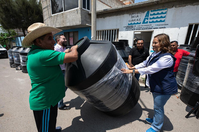 Gobierno Municipal de San Juan del Río entrega 30 tinacos en La Llave Borrador automático