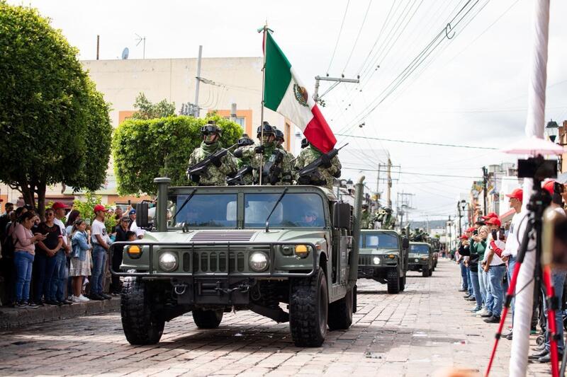 Roberto Cabrera atestigua Desfile Cívico-Militar con motivo del 215 aniversario del inicio de la Independencia de México Borrador automático