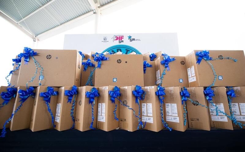 Sistema Municipal DIF entrega 30 equipos de cómputo a telesecundaria de El Sitio Borrador automático