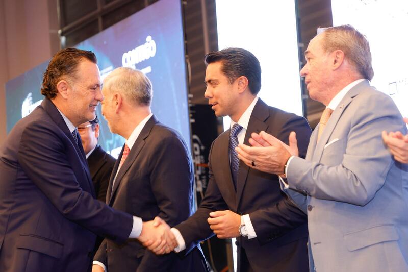 Asiste Felifer Macías a la inauguración del 31° Congreso del Comercio Exterior Mexicano